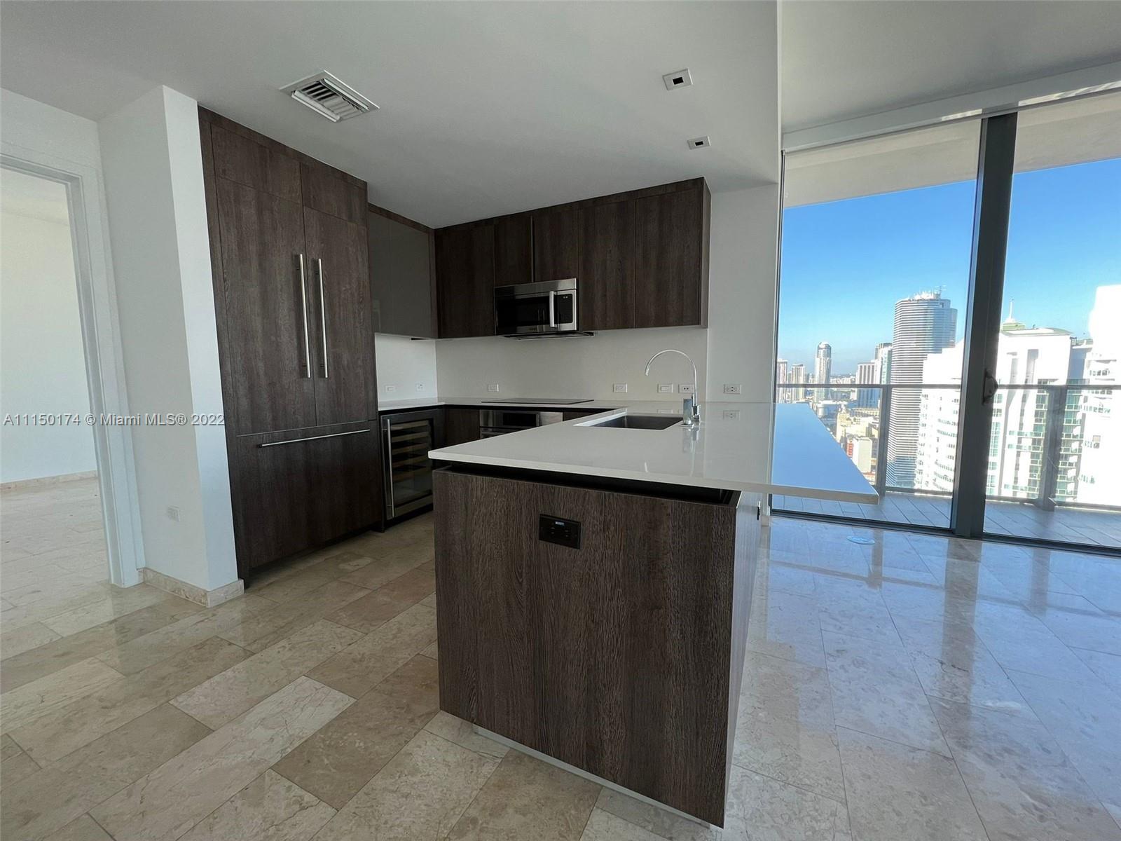 REACH CONDO - Residential