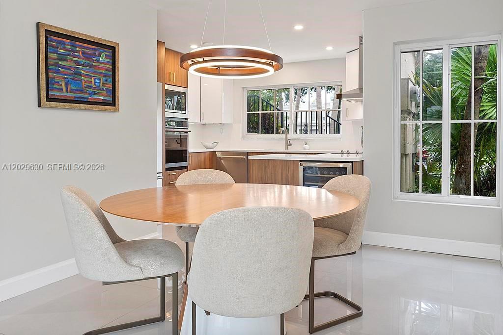 TOWNHOUSES SHORES CONDO - Residential