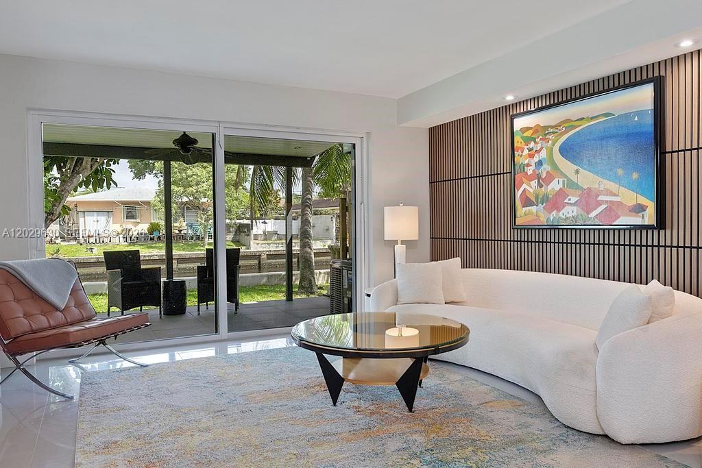 TOWNHOUSES SHORES CONDO - Residential
