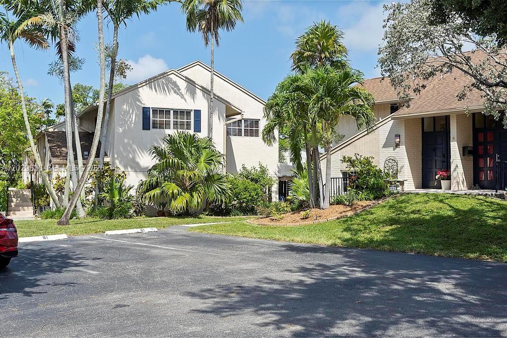 TOWNHOUSES SHORES CONDO - Residential
