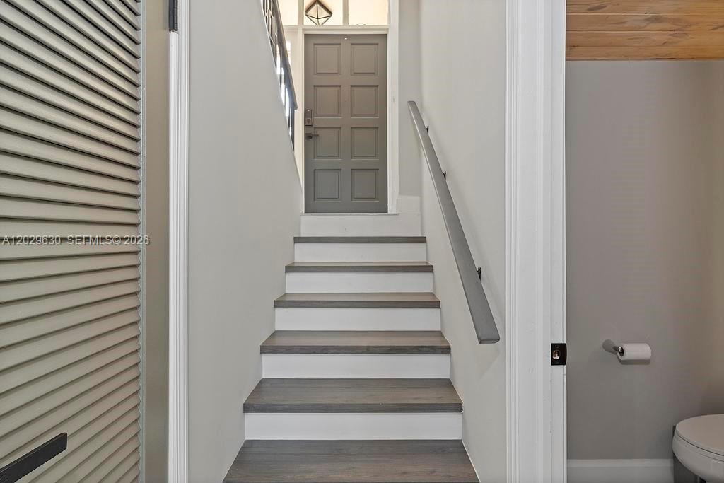 TOWNHOUSES SHORES CONDO - Residential