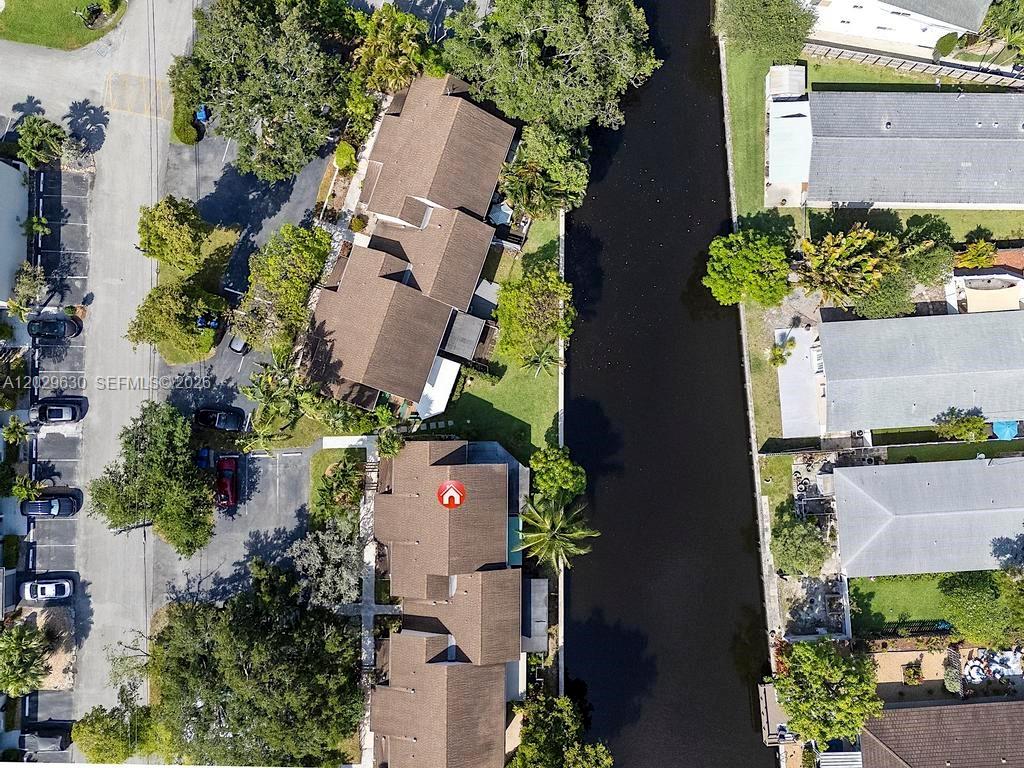 TOWNHOUSES SHORES CONDO - Residential