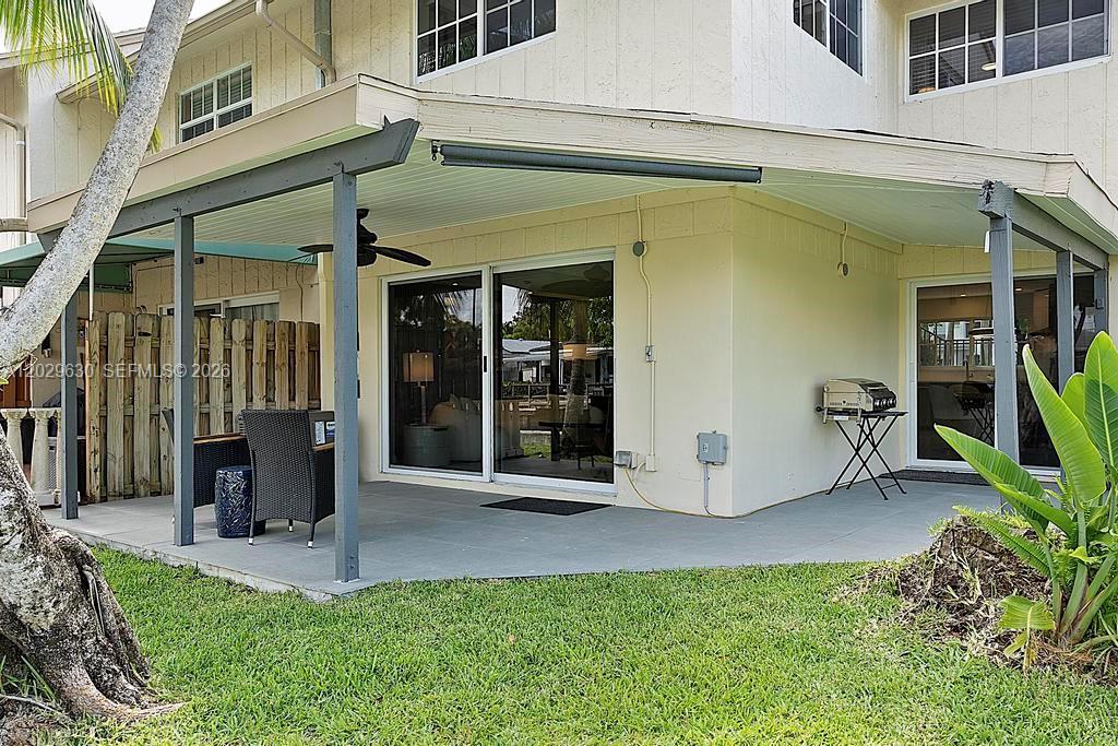 TOWNHOUSES SHORES CONDO - Residential
