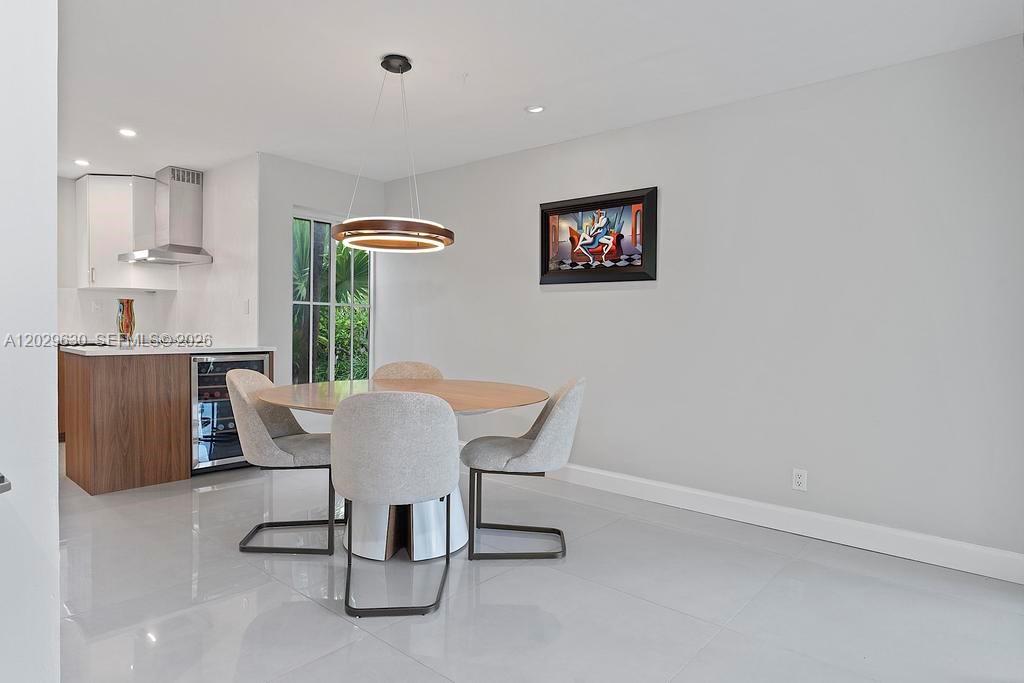 TOWNHOUSES SHORES CONDO - Residential