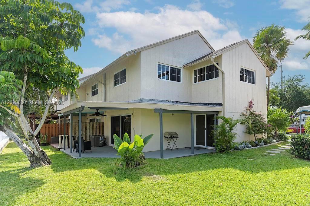 TOWNHOUSES SHORES CONDO - Residential