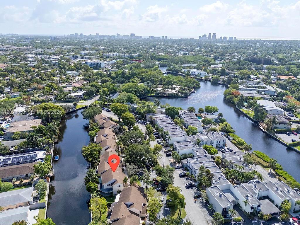 TOWNHOUSES SHORES CONDO - Residential