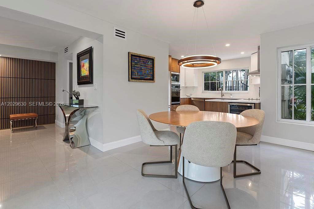TOWNHOUSES SHORES CONDO - Residential