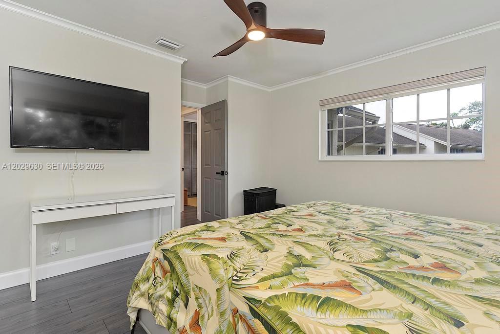 TOWNHOUSES SHORES CONDO - Residential