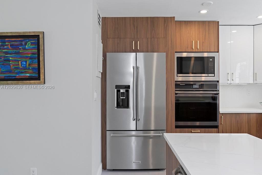 TOWNHOUSES SHORES CONDO - Residential