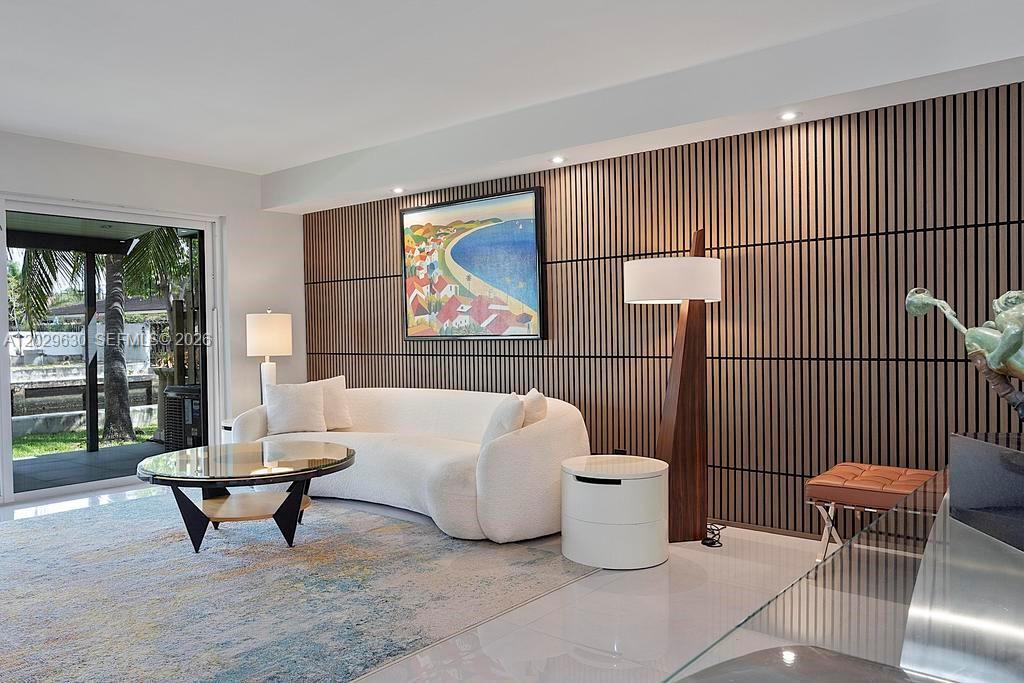 TOWNHOUSES SHORES CONDO - Residential