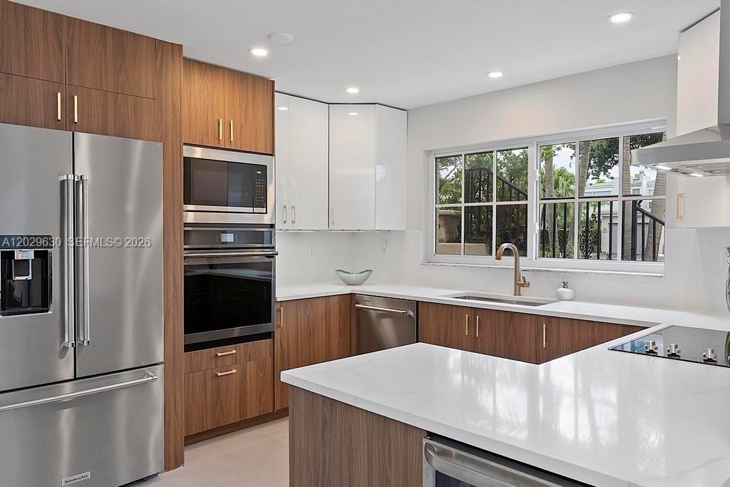 TOWNHOUSES SHORES CONDO - Residential