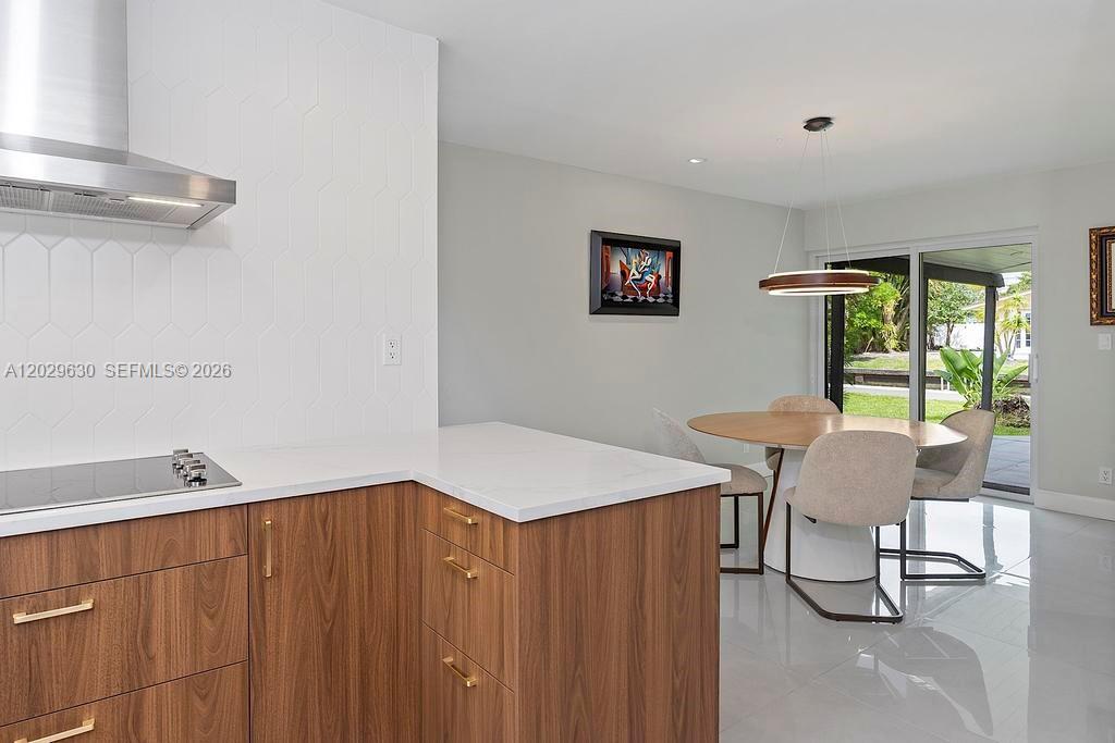 TOWNHOUSES SHORES CONDO - Residential