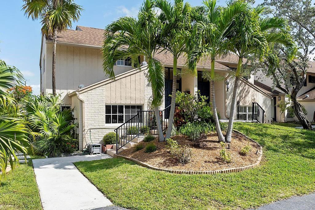 TOWNHOUSES SHORES CONDO - Residential