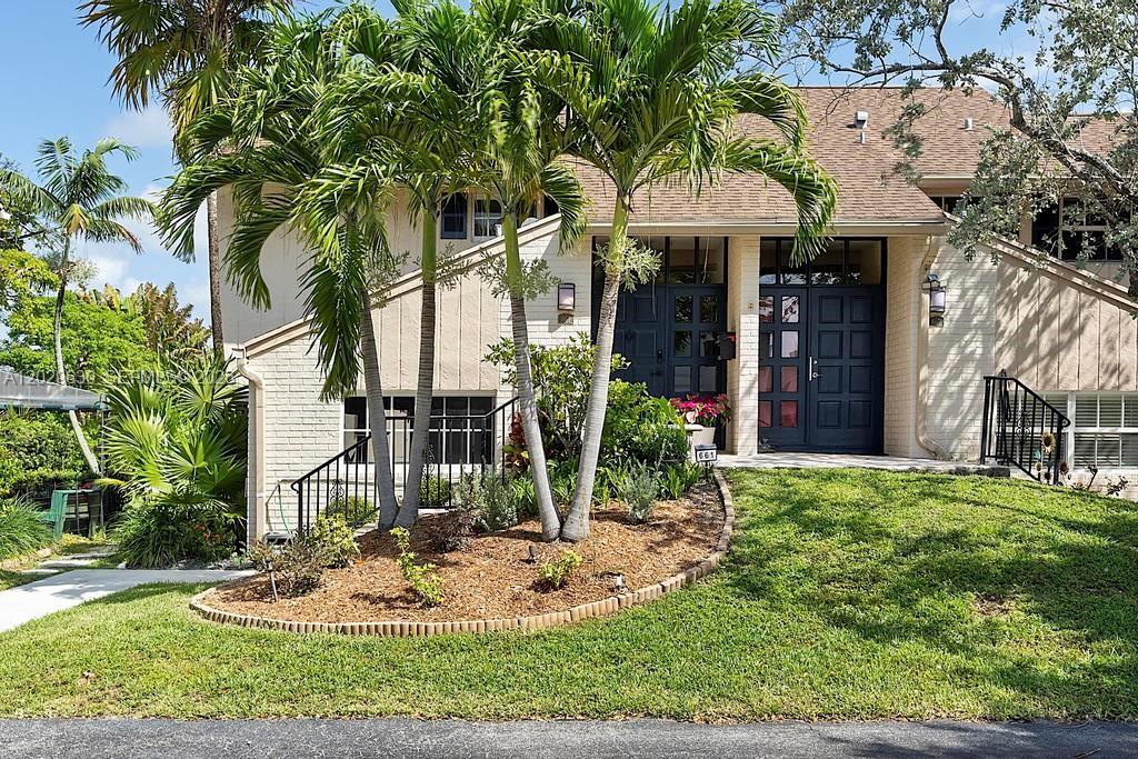 TOWNHOUSES SHORES CONDO - Residential
