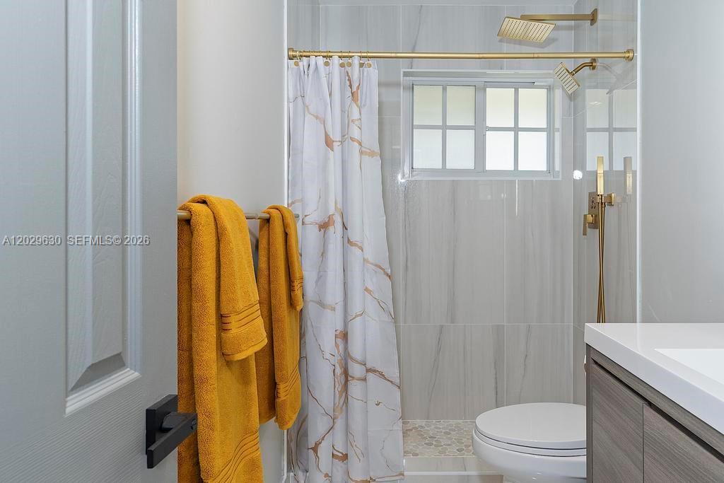 TOWNHOUSES SHORES CONDO - Residential