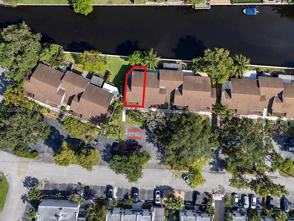 TOWNHOUSES SHORES CONDO - Residential