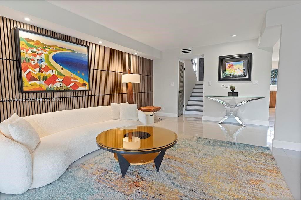 TOWNHOUSES SHORES CONDO - Residential