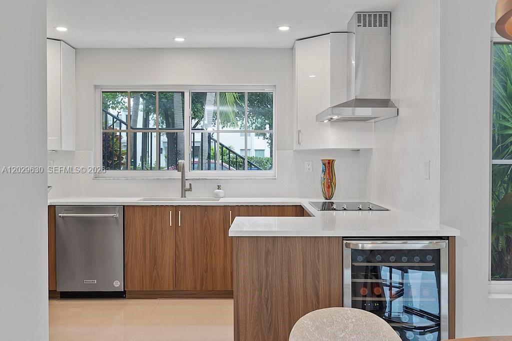 TOWNHOUSES SHORES CONDO - Residential