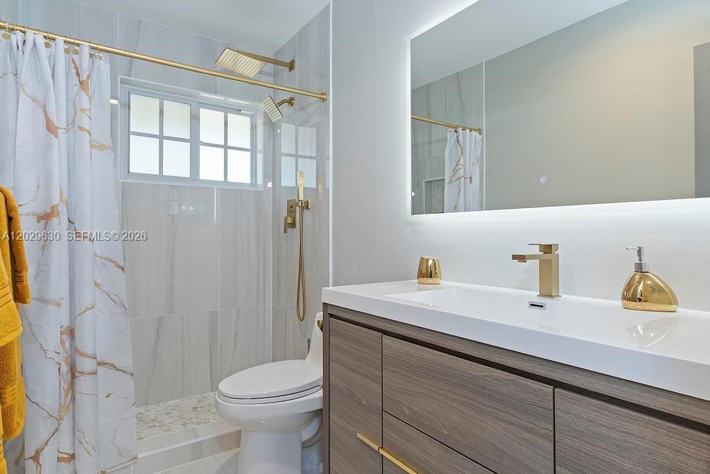 TOWNHOUSES SHORES CONDO - Residential