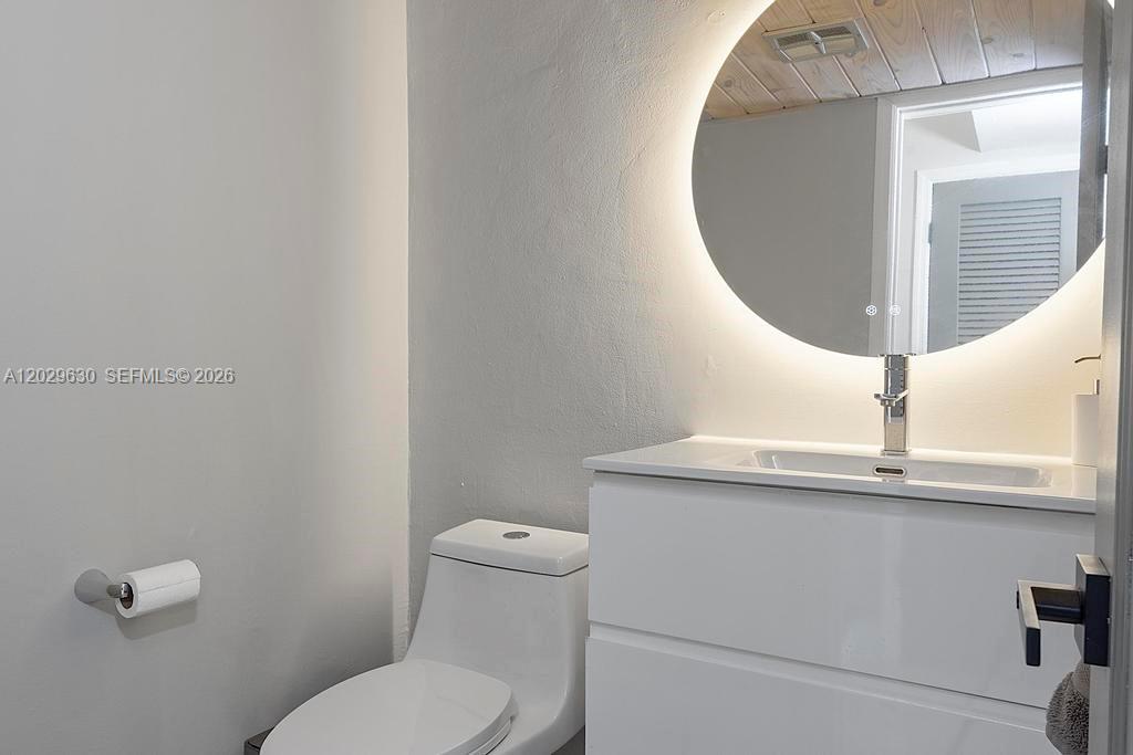 TOWNHOUSES SHORES CONDO - Residential