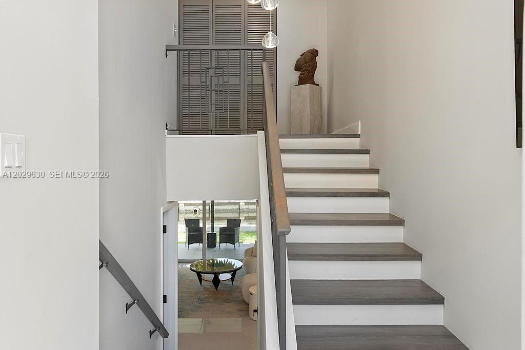 TOWNHOUSES SHORES CONDO - Residential