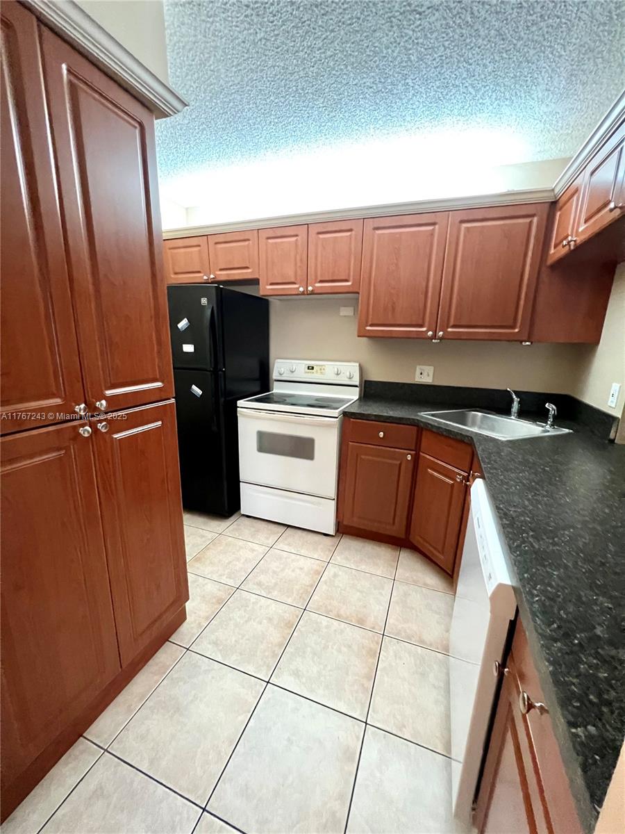 PALM CLUB WEST VILLAGE 1 - Residential Lease