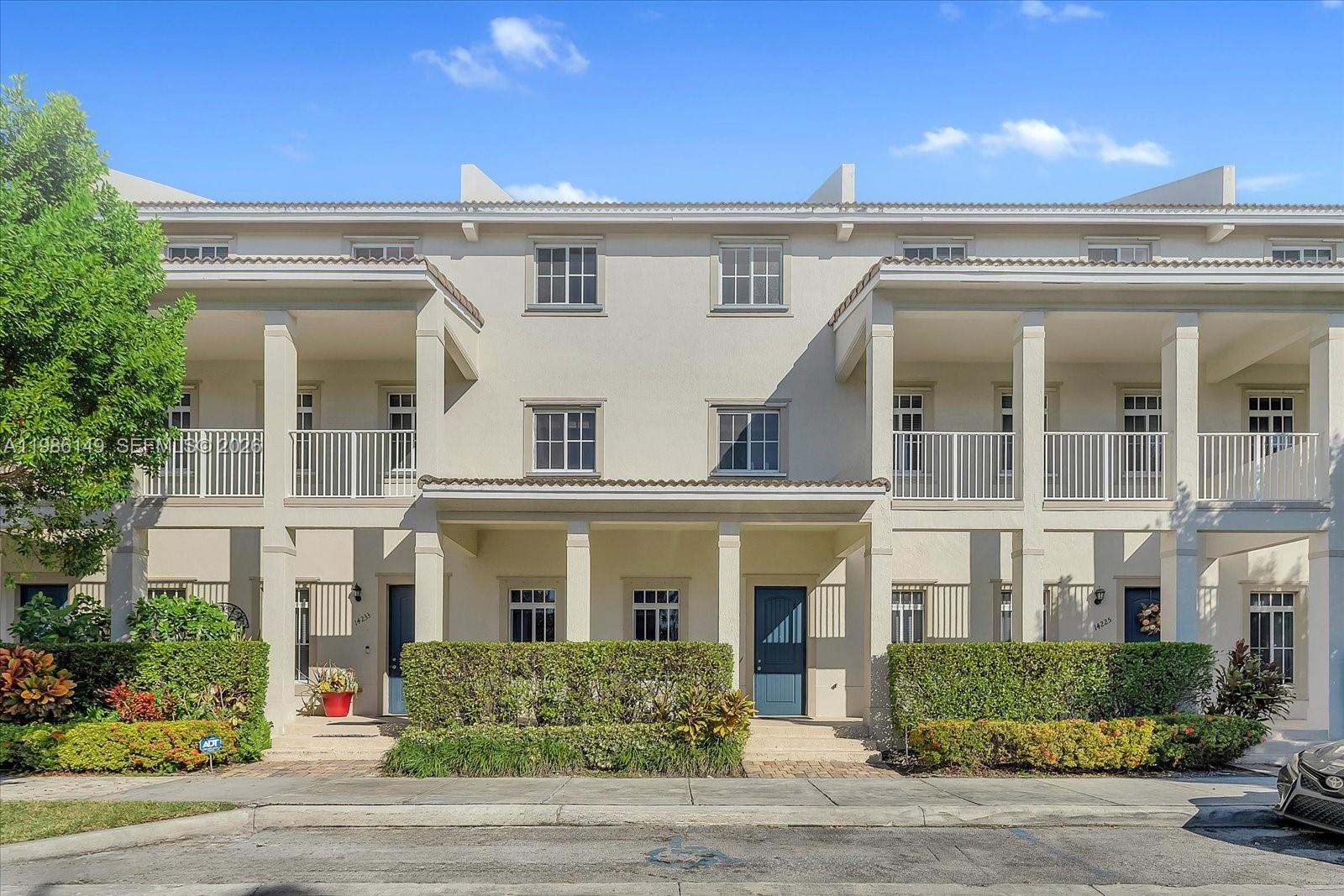 MANDARIN LAKES - Residential