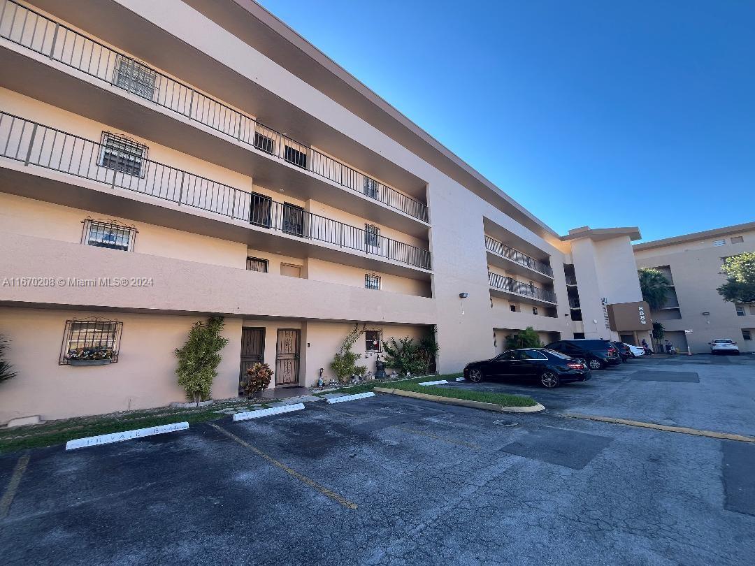 Freshly painted renovated 2-2 Unit in Moving-Condition with a brand new AC, renovated Kitchen and Bathroom. In addition, very close to FIU, Malls (Malls of America, Dolphin Mall, and International Mall), restaurants, close Palmetto and Turnpike. To move in: Owner is asking for First Month Rent and only $3,200 Security Deposit! Vacant and easy to make this your next comfortable living experience.