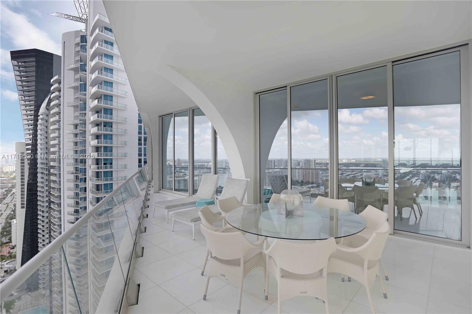 JADE SIGNATURE CONDO - Residential