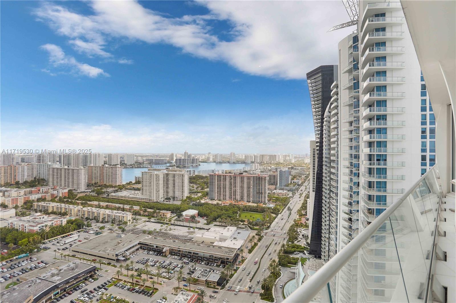 JADE SIGNATURE CONDO - Residential
