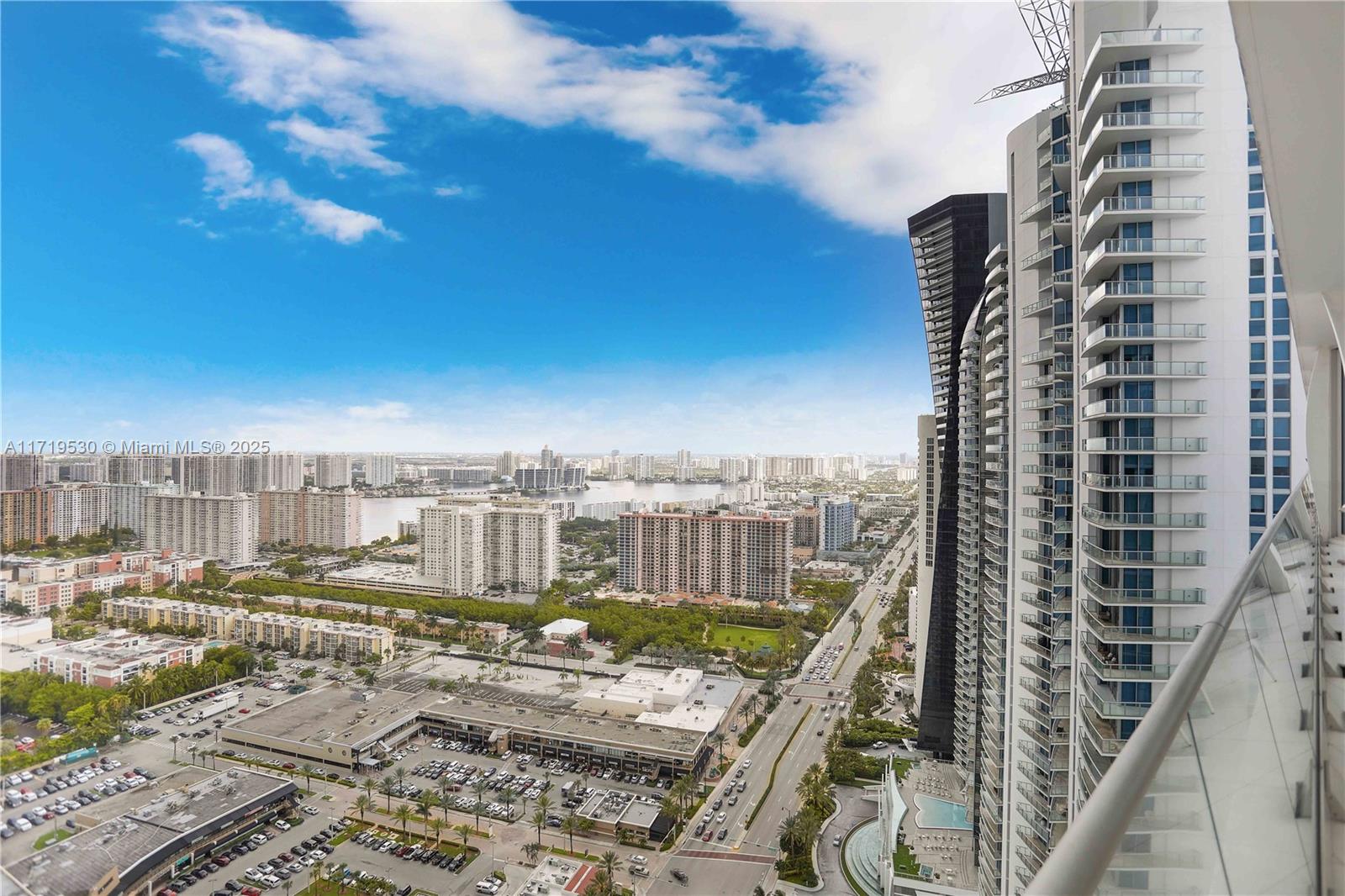 JADE SIGNATURE CONDO - Residential