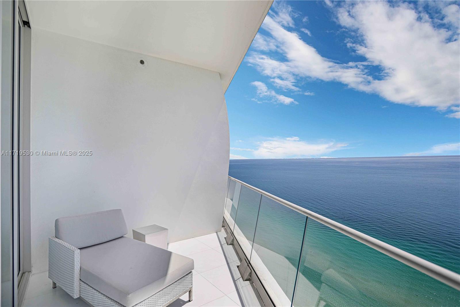 JADE SIGNATURE CONDO - Residential