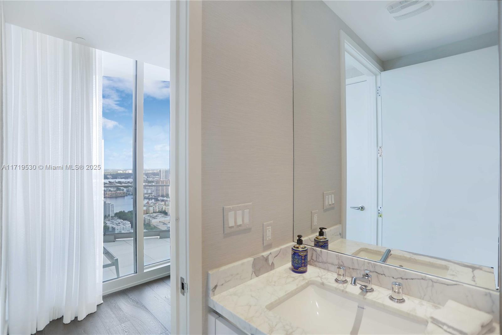 JADE SIGNATURE CONDO - Residential