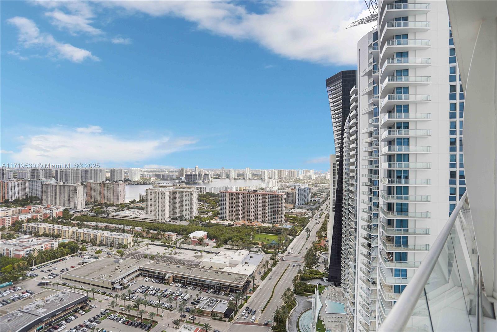 JADE SIGNATURE CONDO - Residential