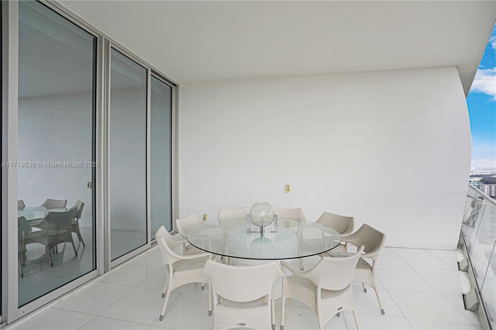JADE SIGNATURE CONDO - Residential