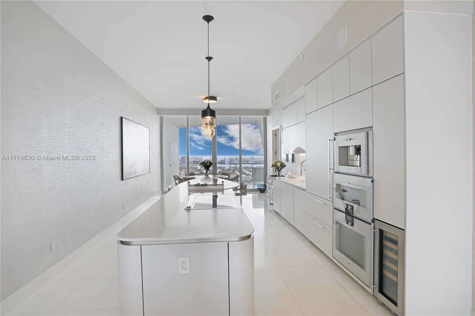 JADE SIGNATURE CONDO - Residential