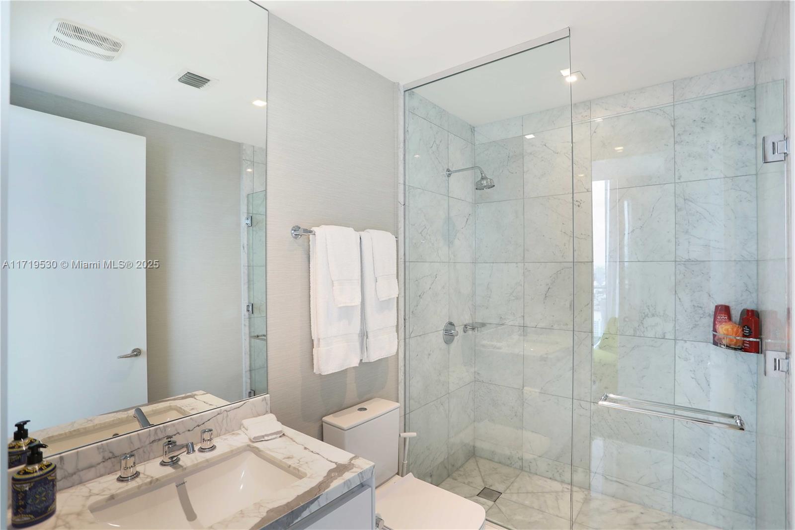 JADE SIGNATURE CONDO - Residential