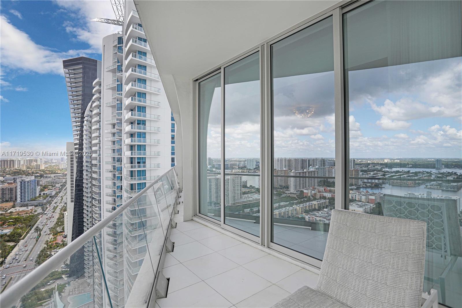 JADE SIGNATURE CONDO - Residential