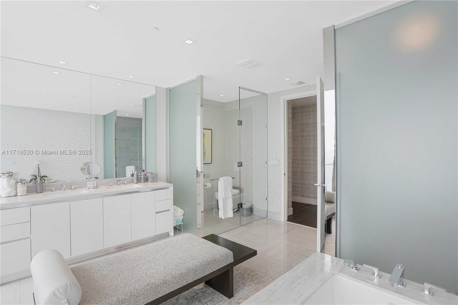 JADE SIGNATURE CONDO - Residential