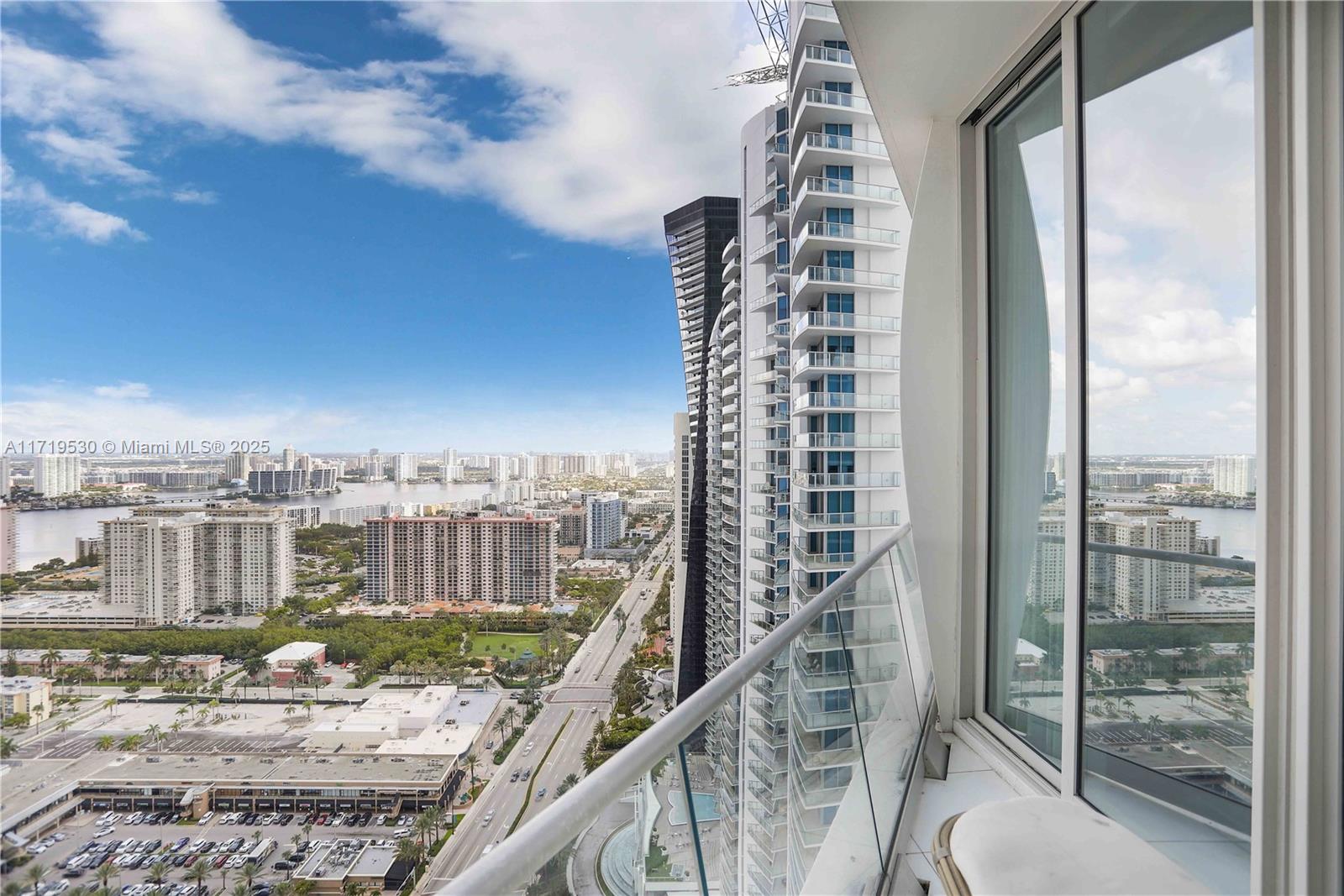 JADE SIGNATURE CONDO - Residential
