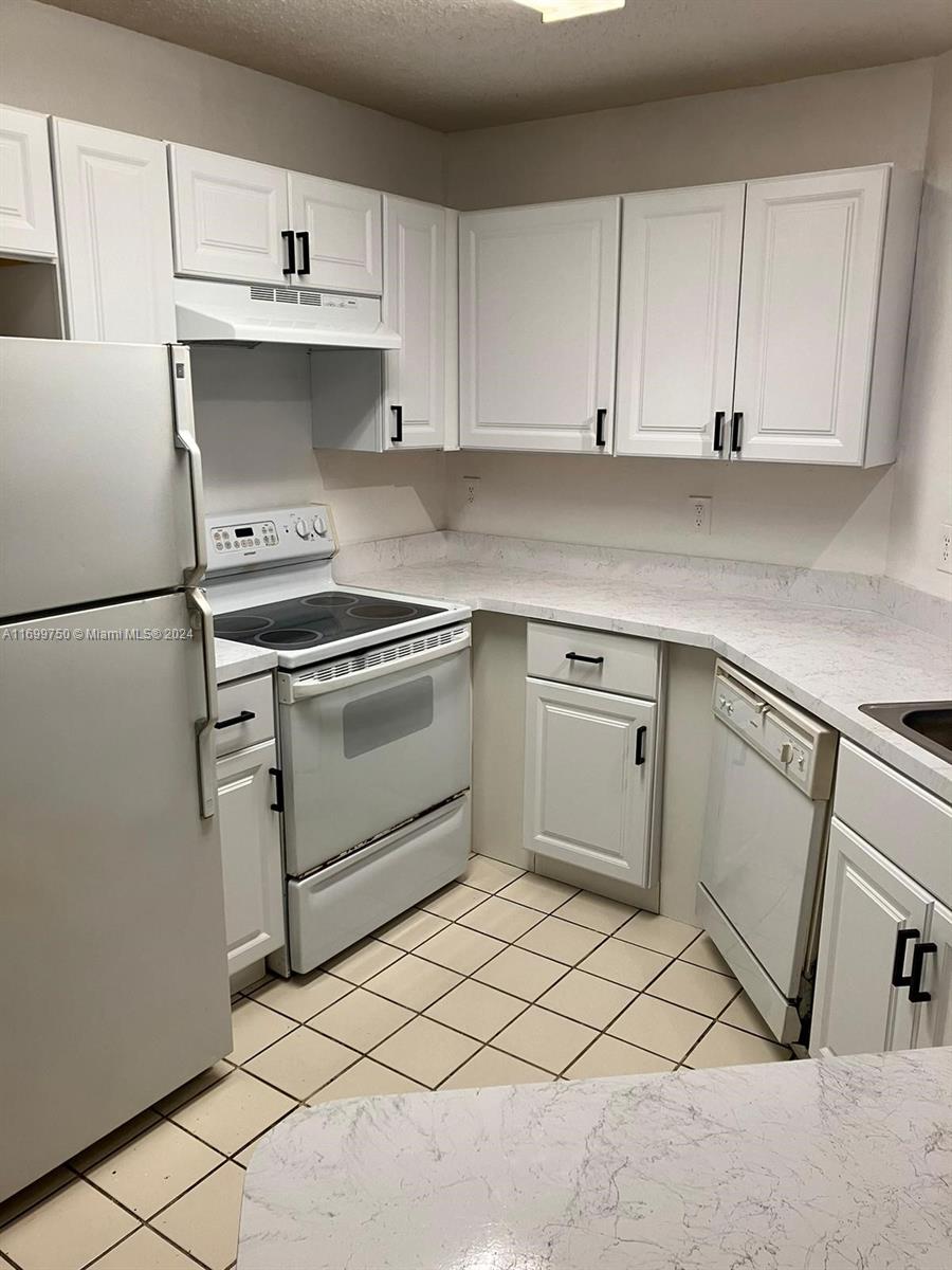 WINDWARD LAKES CONDO - Residential Lease