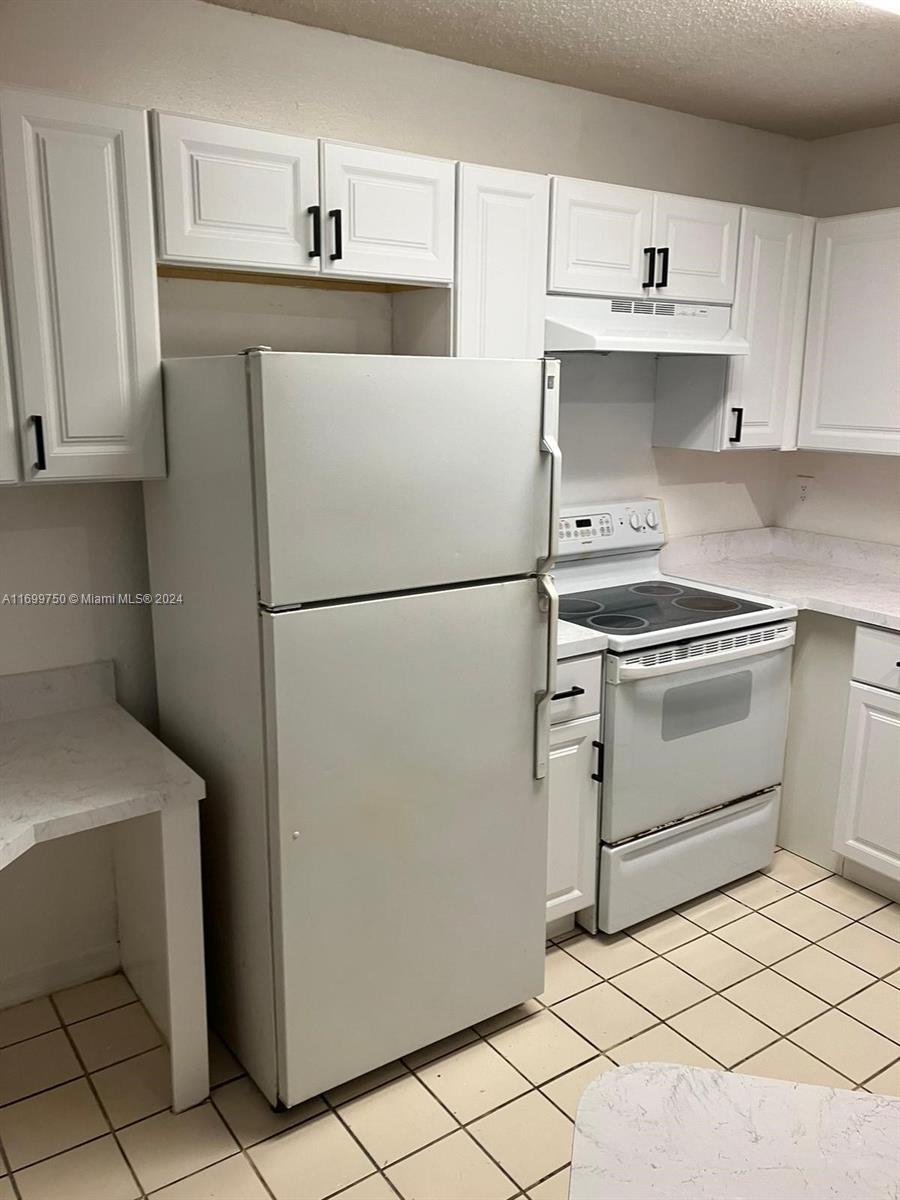 WINDWARD LAKES CONDO - Residential Lease