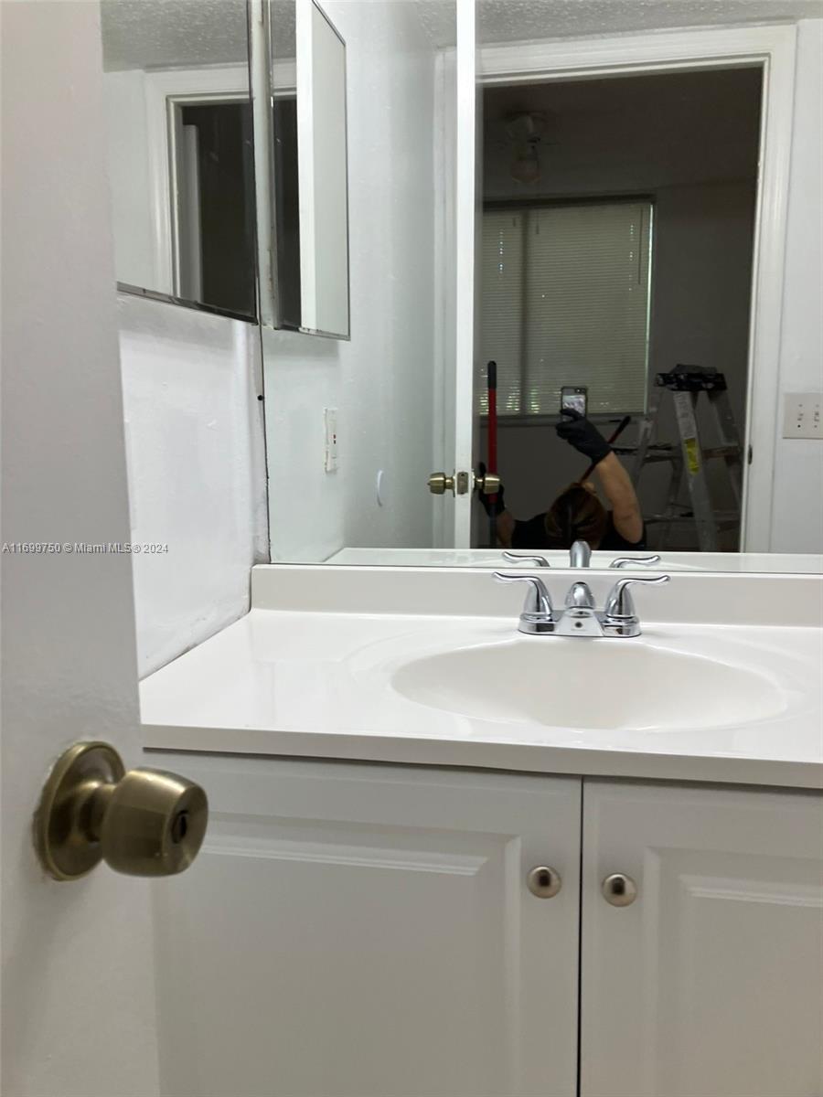 WINDWARD LAKES CONDO - Residential Lease