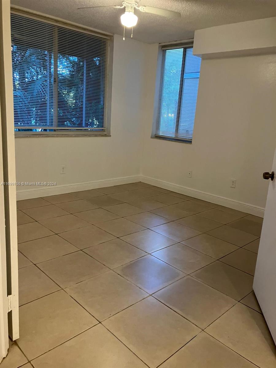 WINDWARD LAKES CONDO - Residential Lease