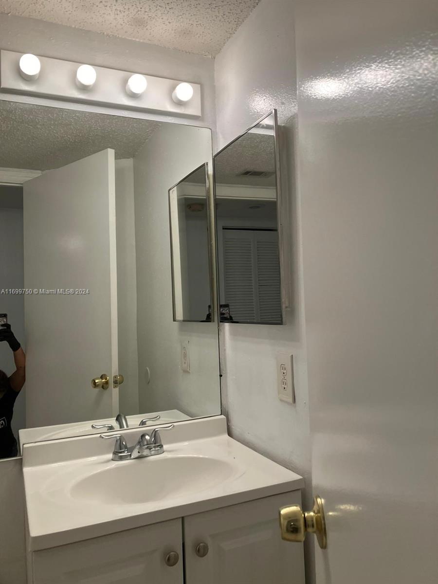 WINDWARD LAKES CONDO - Residential Lease