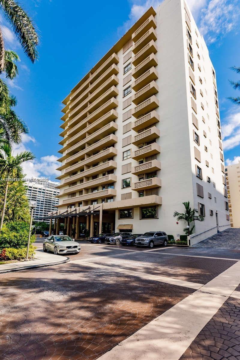 Ocean View 1-Bedroom in The Plaza of Bal Harbour Fully renovated 1-bedroom, 1.5-bath apartment at The Plaza of Bal Harbour, featuring 993 sq. ft. with breathtaking ocean views and a spacious balcony. Modern kitchen with granite countertops, elegant full-size bathtub plus independent shower, built-in bar for entertaining, open layout, and large walk-in closet. Exclusive full-service oceanfront building with 24-hour security, valet, bellman, pool, hot tub, gym, and community room. Walking distance to Bal Harbour Shops and fine restaurants. Enjoy the beach, easy to showing.