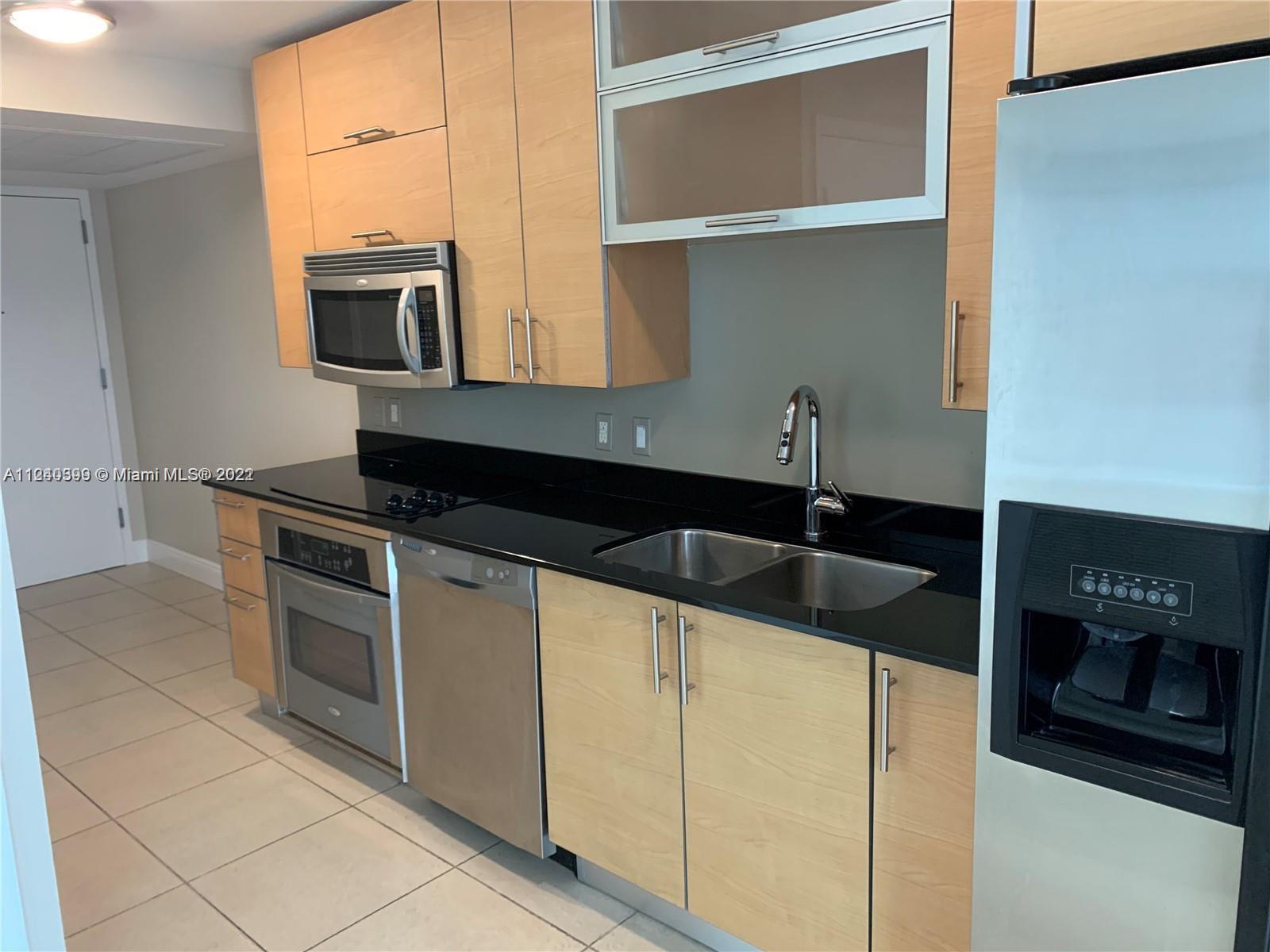 Best deal in Brickell for 1 1bed/1bath open flat with lots of light and large floor to ceiling windows at Infinity Brickell. Features include: tile floors, upgraded bathrooom, walk in closet, chef kitchen, w/d 1 garage parking, internet, cable and water. Will not last.