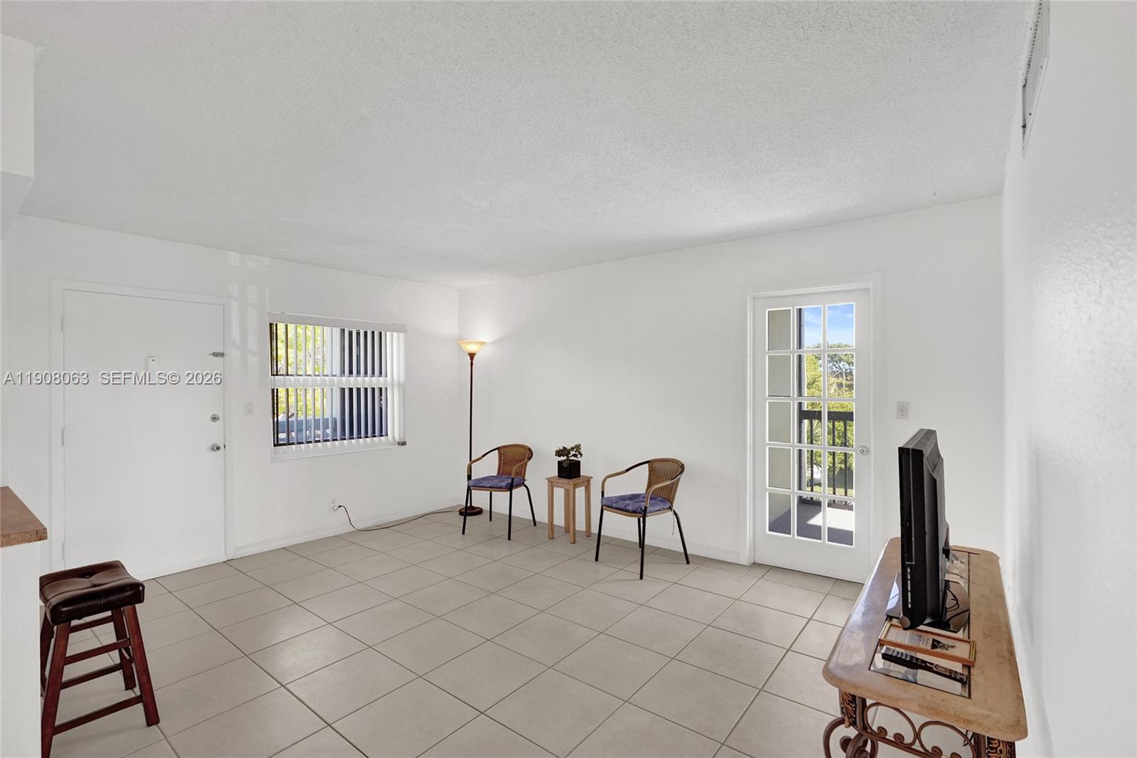 SANTA MONICA CONDOMINIUM - Residential