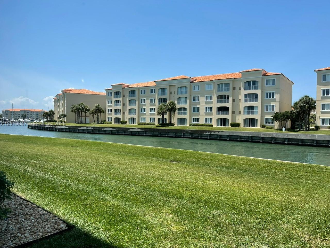 HARBOUR ISLE AT HUTCHINSO - Residential