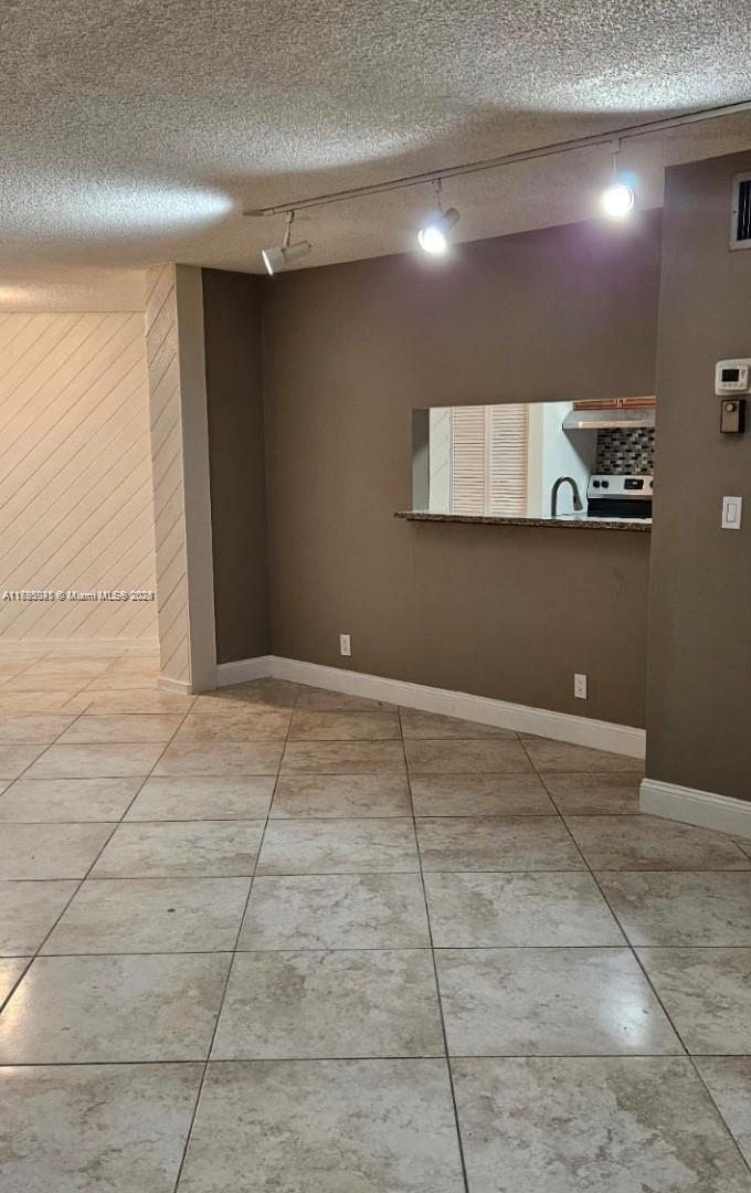 LE CHATEAU CONDO - Residential Lease